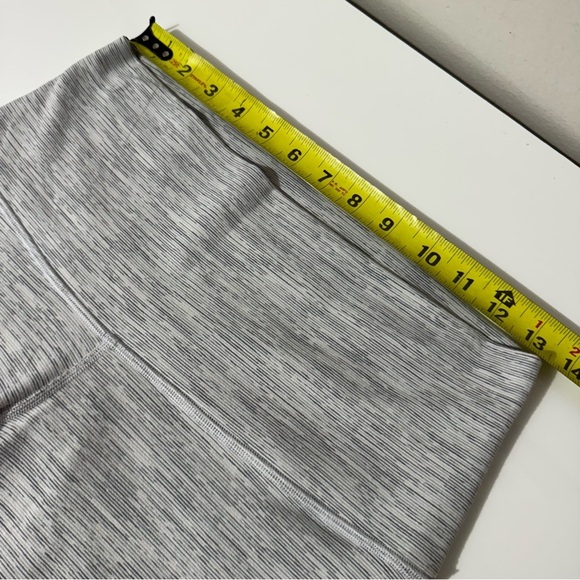 lululemon athletica wunder under heather Gray scalloped hem 23 cropped Leggings - Picture 5 of 10